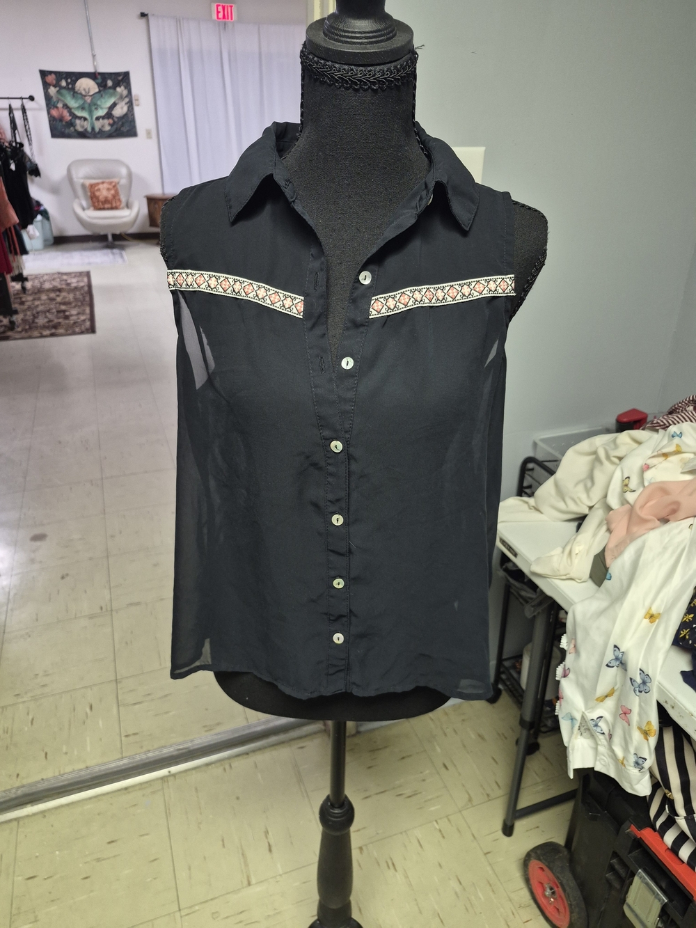 BONGO Black Sleeveless Button-Down Blouse with Embroidered Trim